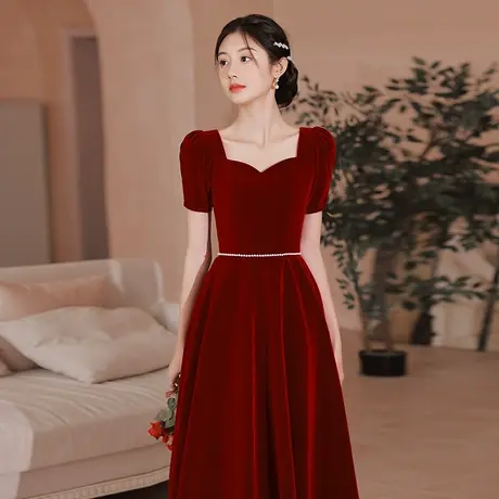 红色礼服订婚连衣裙简单大气小个子短款敬酒服新娘高级感平时可穿图片