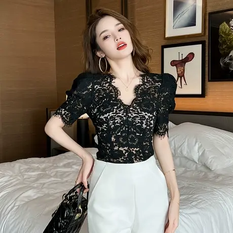 洋气漂亮时尚蕾丝衫短袖别致显瘦镂空设计感小众气质V领绝美上衣商品大图
