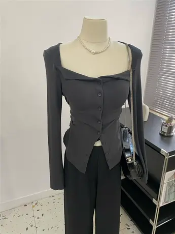 纯欲大方领露锁骨~一排扣子腰两侧褶皱设计修身开衫T恤女春秋上衣图片