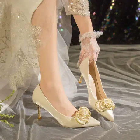 婚鞋女2023年新款春秋季小众设计感气质婚礼高跟鞋细跟尖头新娘鞋图片
