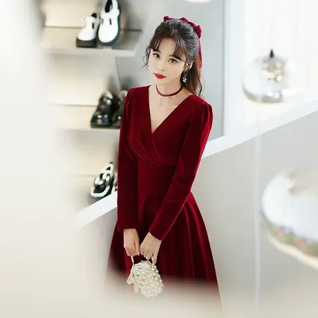 敬酒服新娘2023新款冬季长袖V领丝绒加厚订婚回门礼服红色连衣裙图片