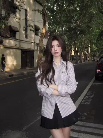 条纹长袖衬衫女秋季法式复古小众设计感修身港风chic收腰体恤衬衣图片