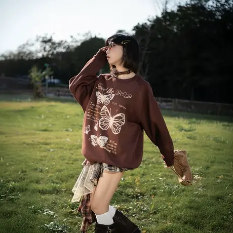 YEP复古蝴蝶印花圆领卫衣女春季2025年新款套头插肩袖美拉德上衣商品大图