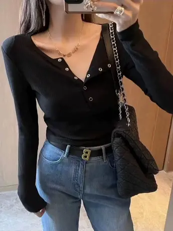 辣妹斜扣针织T恤女春秋新款纯欲设计感小众修身显瘦正肩长袖上衣图片