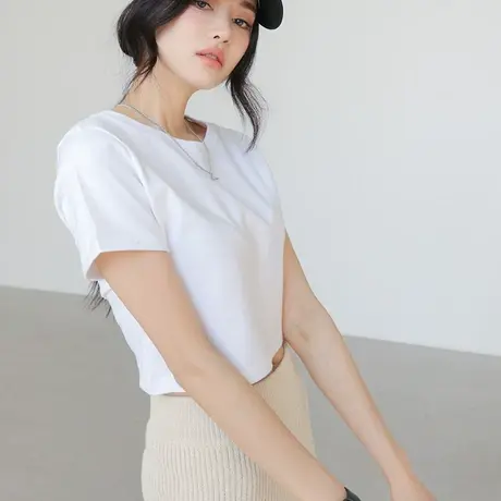 2023年春夏季新款女装设计感小众短款上衣ins潮流白色短装短袖t恤图片