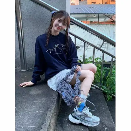 韩系ins风蝴蝶结字母印花圆领卫衣女2025秋季薄款宽松百搭上衣潮商品大图