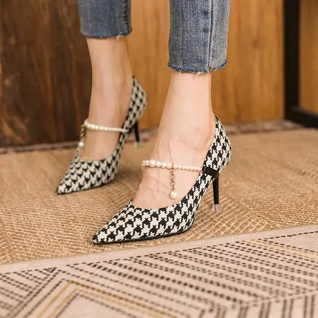 法式复古尖头单鞋女2023年新款珍珠一字带小香风浅口细跟高跟鞋子图片