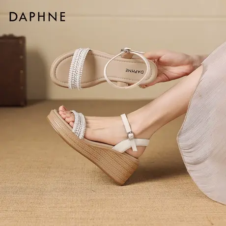 达芙妮增高跟厚底一字带凉鞋2026新款夏季坡跟外穿沙滩女款女鞋子图片