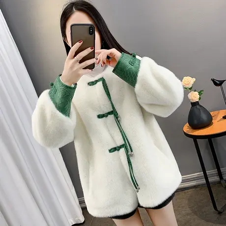 中国风皮毛一体外套女秋冬款2023新款爆款盘扣仿羊羔毛绒大衣加厚图片