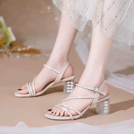 百翎鞋子女新款粗跟水钻凉鞋仙女风一字带时尚百搭中跟小码女鞋子图片