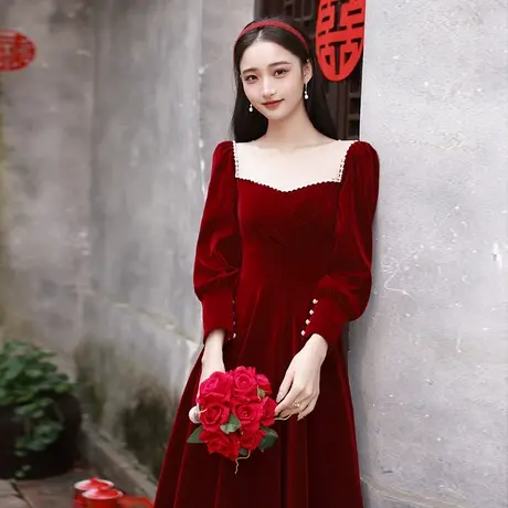 红色丝绒礼服冬季敬酒服新娘长袖加厚惊艳红裙结婚订婚回门连衣裙图片