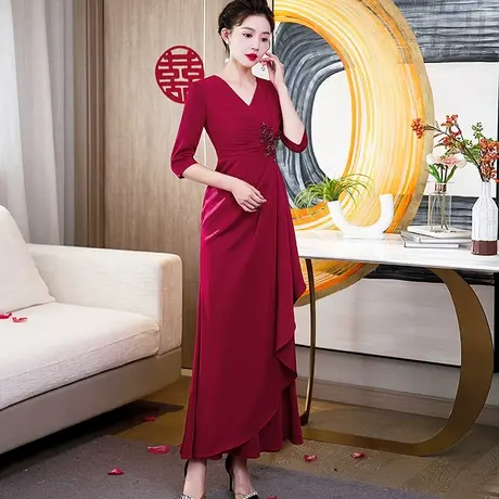 长款妈妈婚宴晚礼服2024新款洋气丈母娘结婚喜婆婆婚礼年轻款气质图片