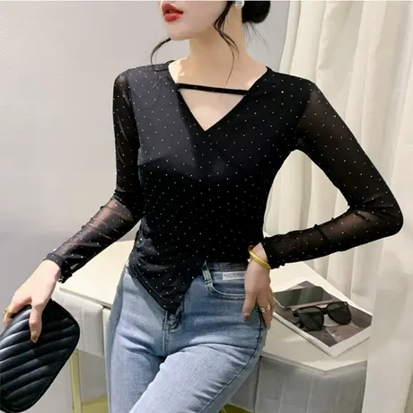 性感镂空上衣女长袖洋气网纱拼接T恤不规则下摆烫钻修身打底衫潮图片