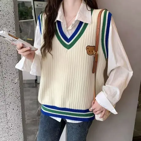春装2023新款v领小熊针织马甲背心女拼色春秋网红叠穿小坎肩上衣图片