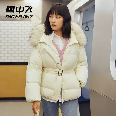 雪中飞2023秋冬新款时尚休闲系列短款防寒连帽女士毛领羽绒服商品大图