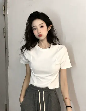 别致设计感白色正肩短袖t恤女夏季2023年新款短款不规则辣妹上衣商品大图