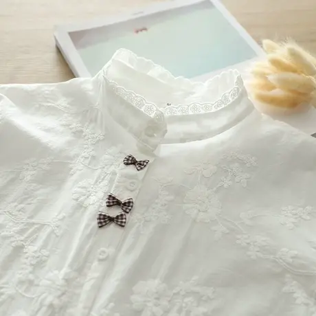 春秋季文艺清新蝴蝶结花边立领蕾丝钩花朵长袖衬衫女宽松打底上衣图片