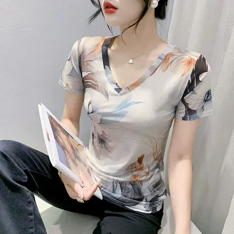 2023夏季新款欧货印花T恤女短袖时尚洋气性感V领上衣修身网纱小衫商品大图