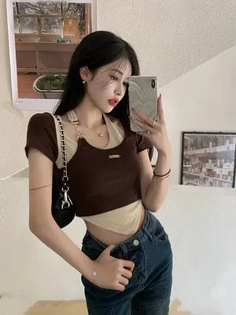 美式辣妹假两件挂脖短袖T恤女夏季甜辣设计感小众不规则短款上衣图片