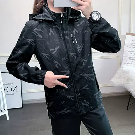 恋上17号冲锋衣外套女秋季2023新款春秋休闲时尚连帽夹克短款秋装图片