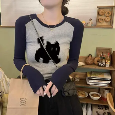 正肩撞色长袖t恤女秋季紧身内搭打底衫小众设计感辣妹风上衣ins潮图片