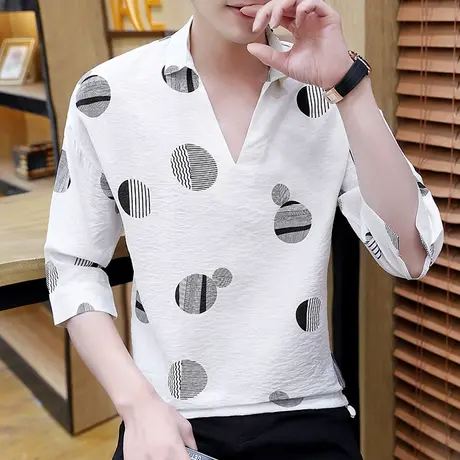 港风潮牌七分袖衬衫领上衣男帅气V领短袖t恤ins韩版个性夏装体恤图片