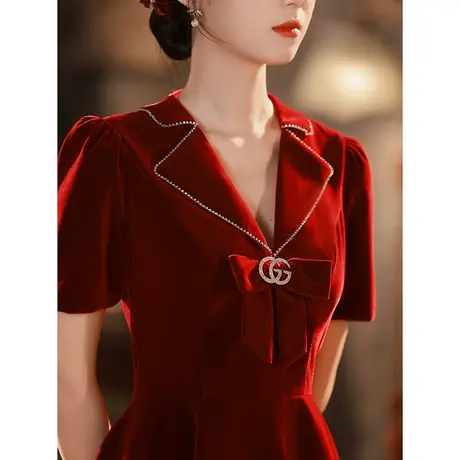 敬酒服新娘2024新款夏季酒红色丝绒结婚订婚回门礼服连衣裙蝴蝶结图片