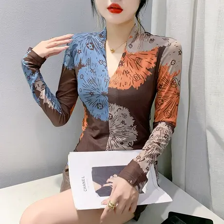 时尚扎染印花T恤女长袖性感网纱V领拼接上衣秋季新款修身打底衫潮图片