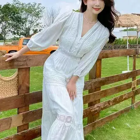 白色连衣裙早秋气质显瘦长袖长裙西双版纳沙漠三亚旅游度假沙滩裙图片