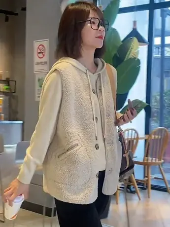 羊羔毛马甲女春秋2023年新款韩版宽松皮毛一体马夹背心外搭上衣潮图片