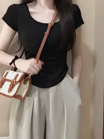 辣妹短款短袖t恤女2023新款夏季法式甜辣小众设计感别致修身上衣图片