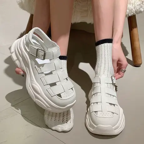 网红一字扣带透气厚底松糕小白鞋女2023春夏爆款超火ins潮流凉鞋图片