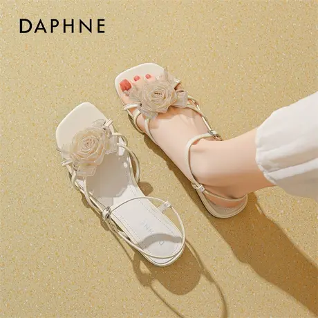 达芙妮花朵凉鞋女2026夏季新款一字带露趾法式凉拖鞋仙女风配裙子图片