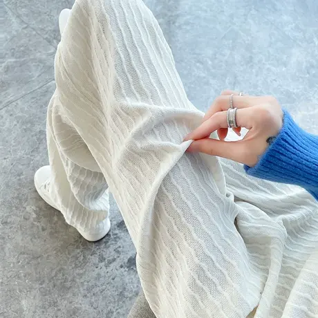 米白色雪尼尔阔腿裤女2023年秋冬新款高腰垂感直筒宽松条绒休闲裤图片