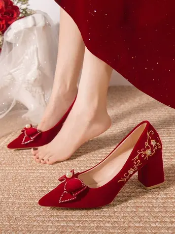 红色结婚鞋女2023新款新娘秀禾服高跟鞋婚纱不累脚粗跟中式敬酒鞋图片
