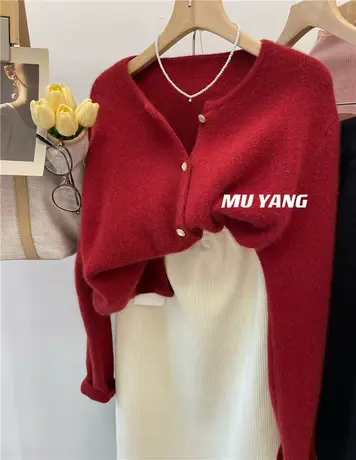 韩国2023春季新年新款针织圆领红色宝石花朵扣羊毛开衫毛衣外套女商品大图