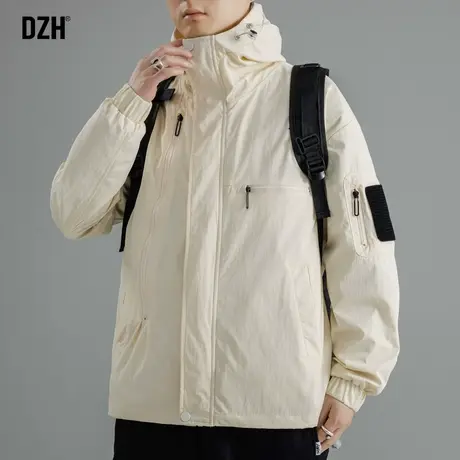 男士冲锋衣外套男春秋款2024新款连帽工装夹克男生防风登山服秋装图片