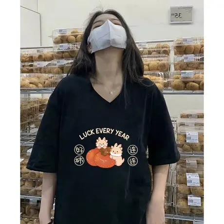 V领上衣女装2024新款纯棉夏季设计感t恤潮牌ins大码休闲黑色短袖图片