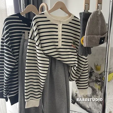 春新款刺绣徽章学院风条纹三排扣简约宽松休闲套头卫衣洋气韩系女商品大图