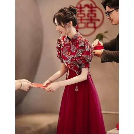 旗袍敬酒服新娘2024新款小个子酒红色中式秀禾服纱裙结婚订婚礼服图片