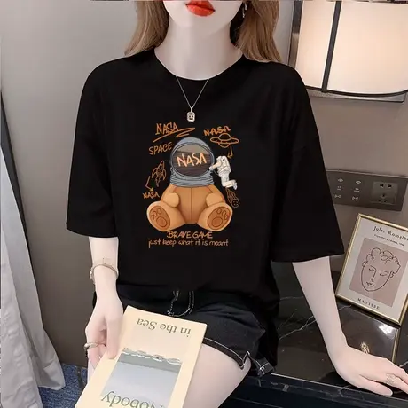 迪丽热巴同款黑色短袖小熊维尼t恤女夏2023新款宇航员印花棉T上衣图片