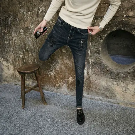 秋冬新款个性十字架拼皮牛仔裤男潮流铆钉修身小脚裤青年铅笔裤子图片