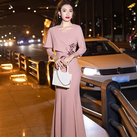 晚礼服女2024新款鱼尾裙宴会冬季妈妈装婚宴喜婆婆婚礼服高贵结婚图片