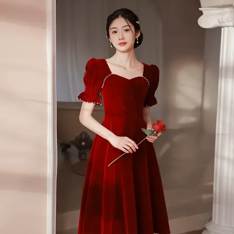 红色小礼服裙敬酒服新娘2023新款夏季法式小个子订婚礼服平时可穿图片