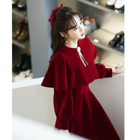 带披肩遮肉高贵敬酒服新娘2023新款冬季订婚回门套装小个子连衣裙图片