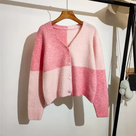 粉色针织开衫女秋冬新款韩版v领短款设计感小众撞色格子毛衣外套商品大图
