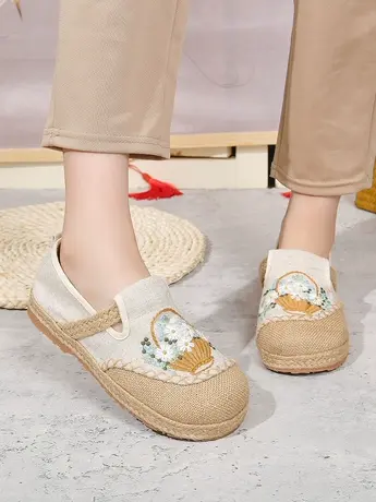 布鞋女2023新款老北京绣花鞋软底宽松一脚蹬平底民族风浅口刺绣款商品大图