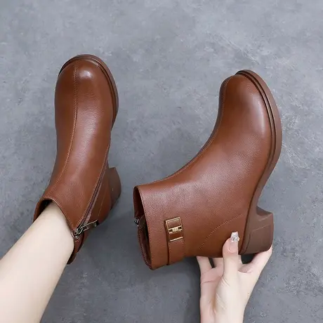 2023新款真皮大码加肥加宽短靴女靴41一43秋冬新款中跟软底皮靴商品大图