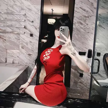 Onoev夜场蹦迪镂空心机紧身短裙露胸挂脖无袖针织连衣裙图片