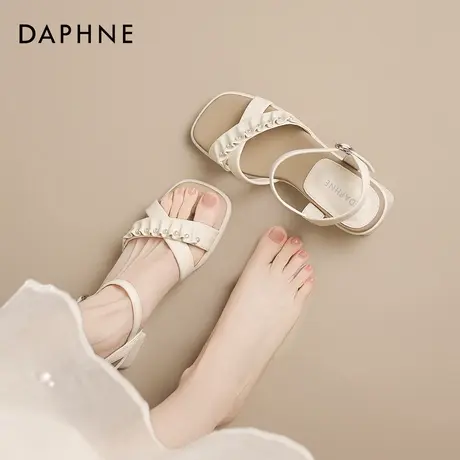 达芙妮粗跟一字带外穿凉鞋女士2026新款春季法式珍珠仙女风高跟鞋图片